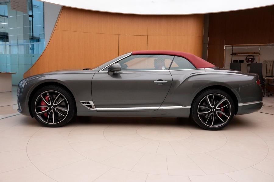  Bentley Continental GT Convertible W12 2020 года  (UAE) (фото 3 из 10)